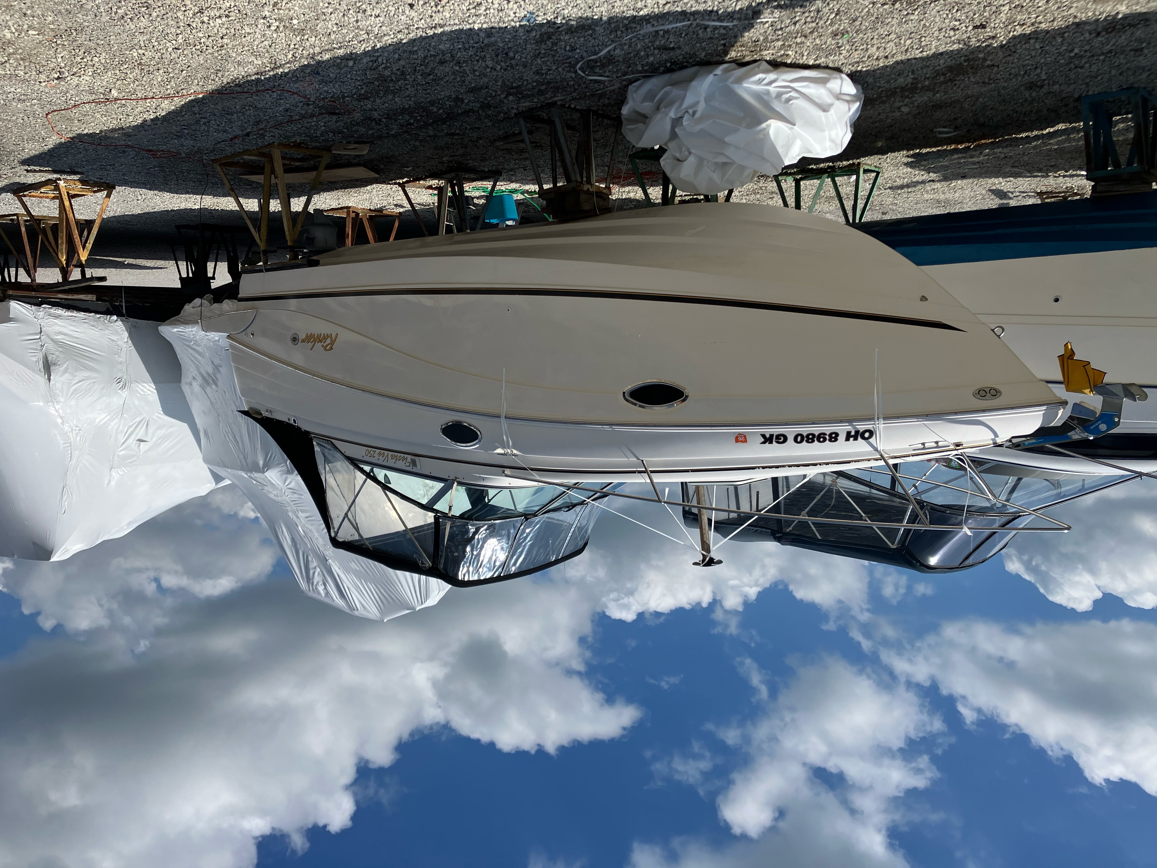 2002 Rinker 250 Fiesta Vee
